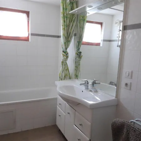 Apartment Spacieux 3*, 1er Etage D'un Chalet, Centre Village, Proche Commerces Et Pistes, 200m Des Pistes - Fr-1-618-3