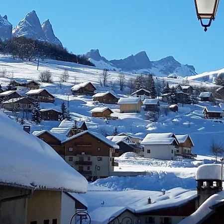 Spacieux 3*, 1er Etage D'un Chalet, Centre Village, Proche Commerces Et Pistes, 200m Des Pistes - Fr-1-618-3 Apartment *
